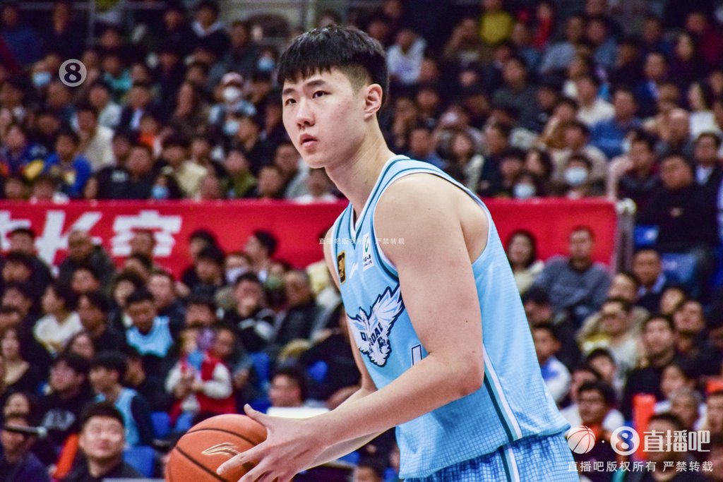 媒体人：胡明轩&赵嘉义完成了不错的反弹 三分延续了今夏的好手感