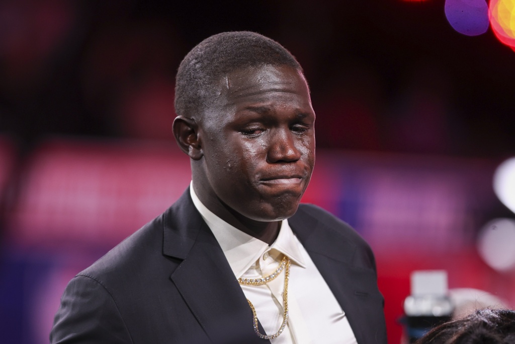 马卢阿奇—从难民营到NBA“诈骗犯”鲁尔-邓打造的篮球天才